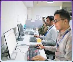 ওয়েবকোড টেকনোলজির অফিসে কর্মরত টিম